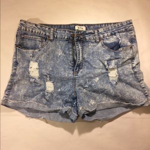 Cute Lightly Distressed Acid Wash Shorts Size 14